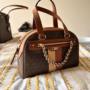 Michael Kors
Williamsburg Small Bowling Signature Logo Crossbody Satchel Bag